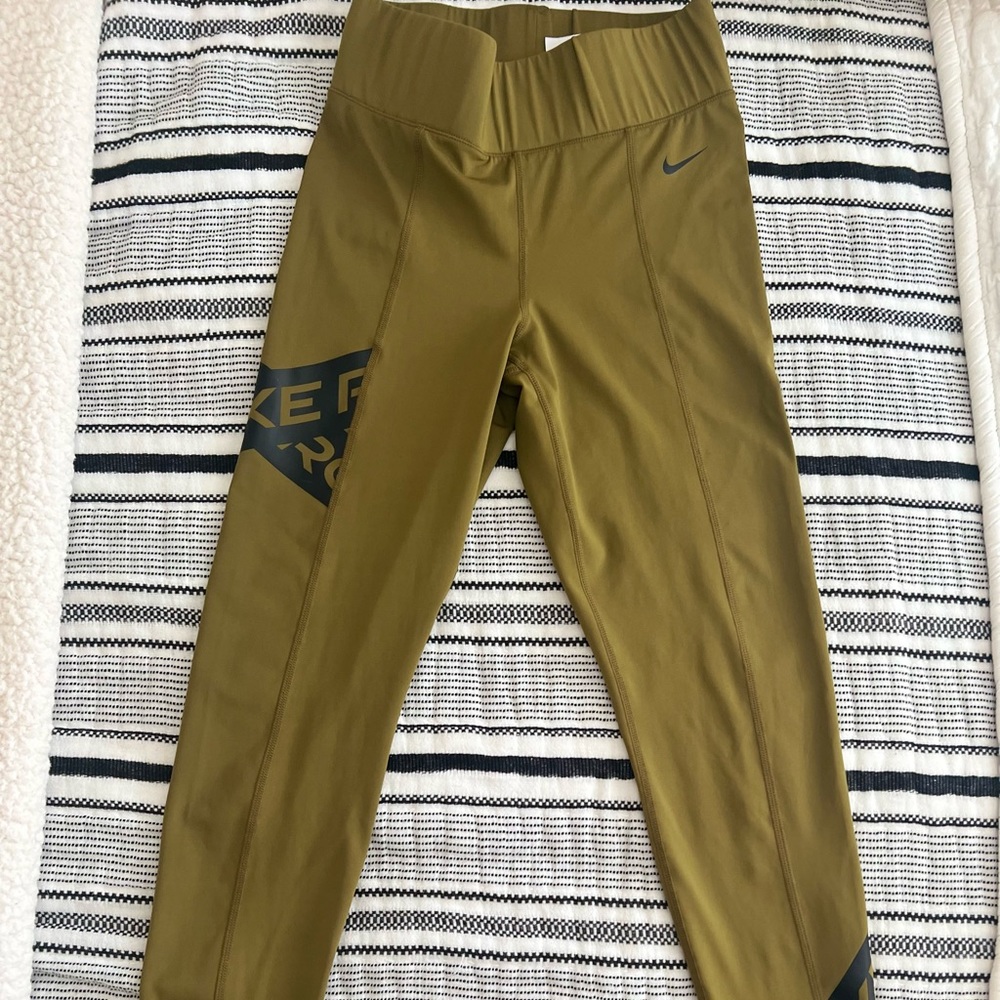 Nike Pro leggings size small